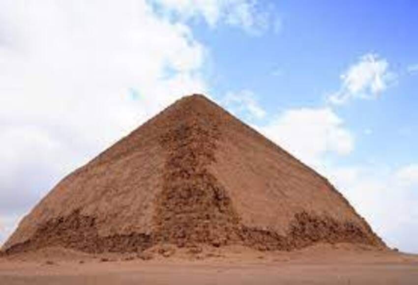 Day Tour of Great Pyramids of Giza, Saqqara and Dahshur from Hurghada